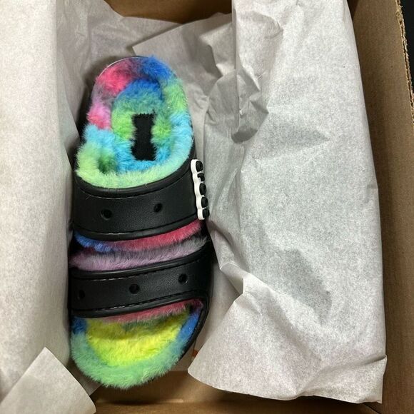 New Crocs Classic Cozzzy Spray Dye Sandals 5 - Picture 1 of 7